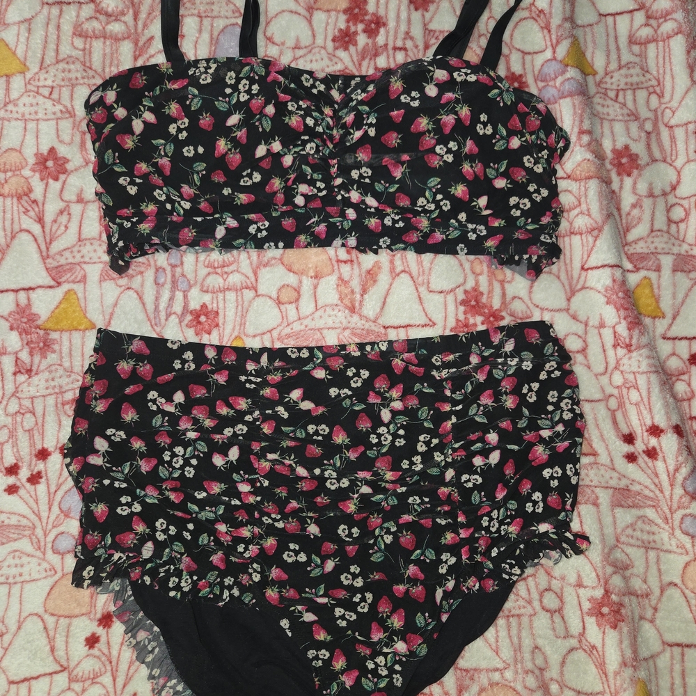 Torrid High Waisted Bikini Plus Size 3x Ruffled Strawberry Bikini
